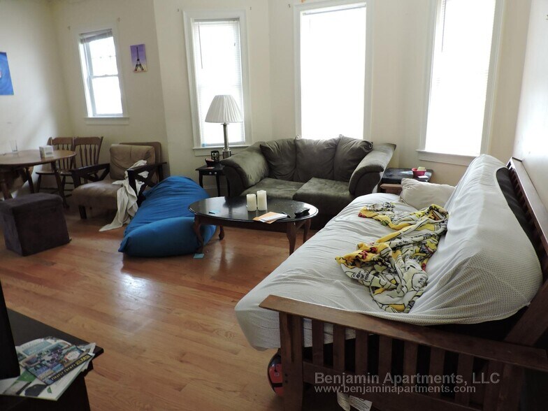 Primary Photo - 74 Brooks St