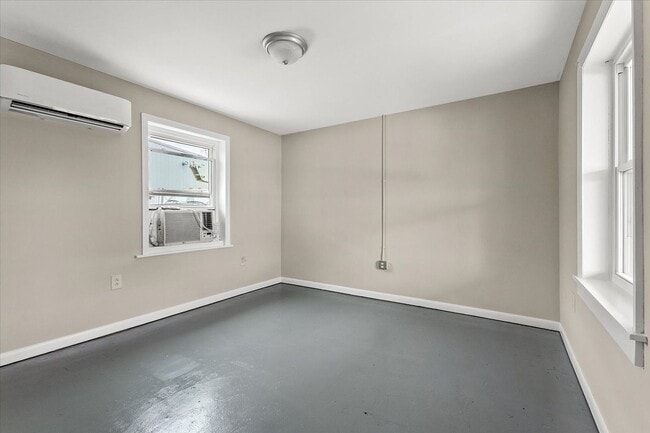 Building Photo - 205 E Main St