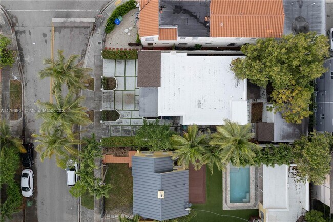 Building Photo - 1687 SW 11th St