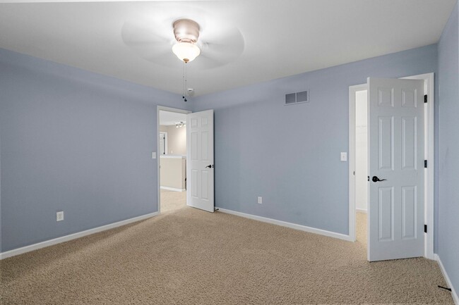 Building Photo - Stunning Former Display Home on a Quiet Cu...