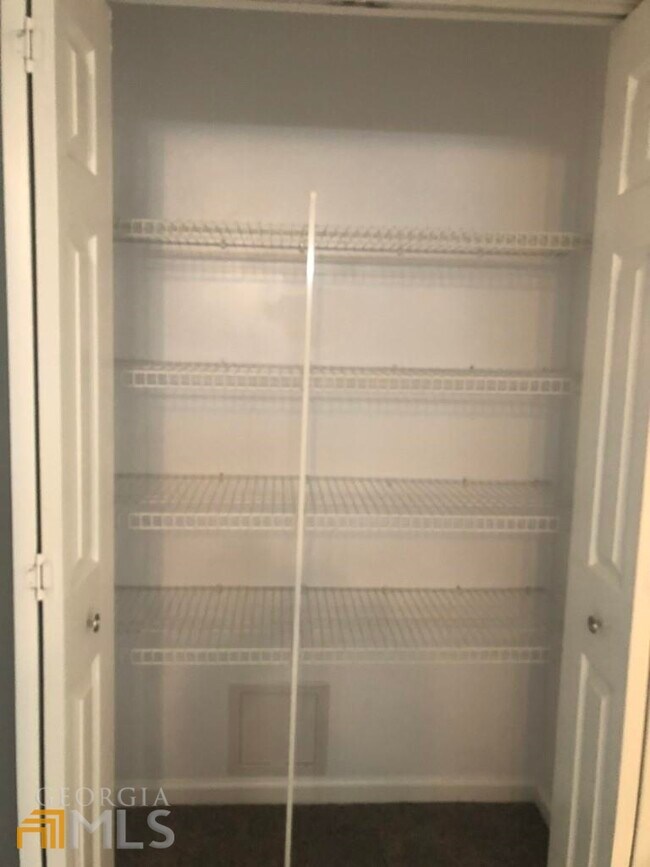 Building Photo - 304 McQueen Cir