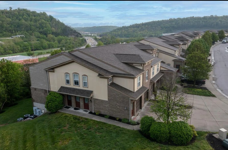 Building Photo - 2223 Rolling Hills Dr