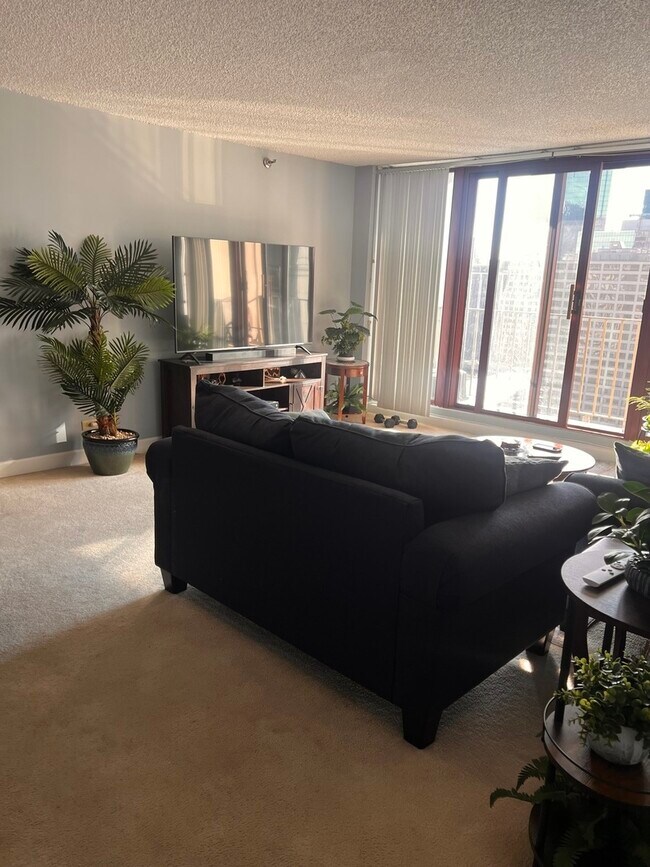 Building Photo - 200 N Dearborn St