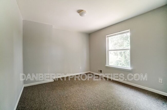 Building Photo - 3565 Turret Green Dr