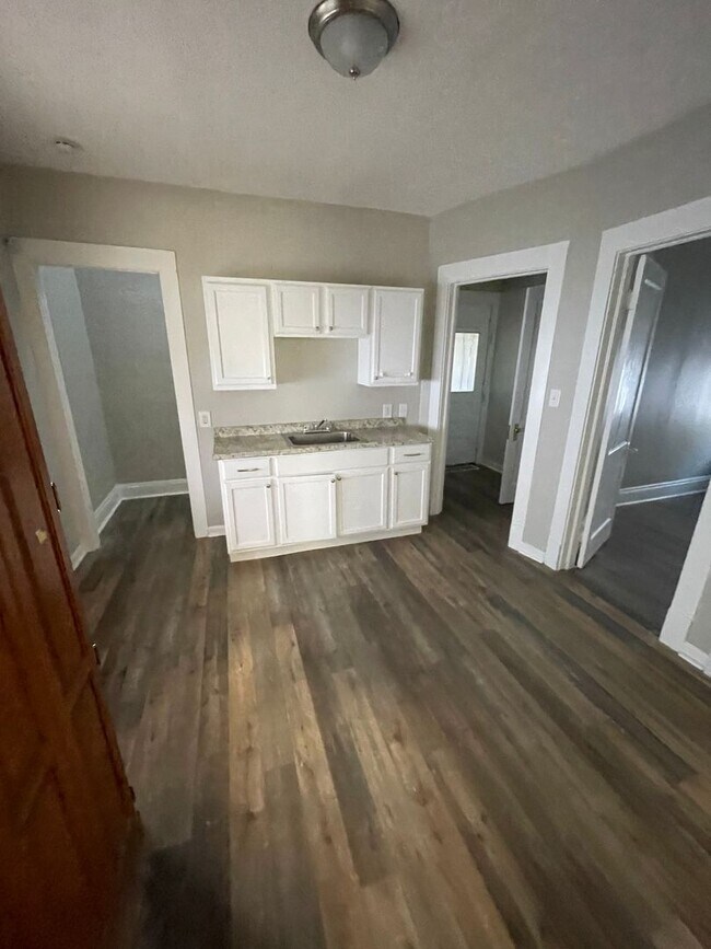 Building Photo - Section 8 & Eden Accepted! Ready to lease ...