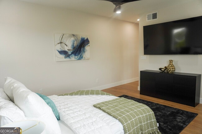 Building Photo - 68 Boulevard SE