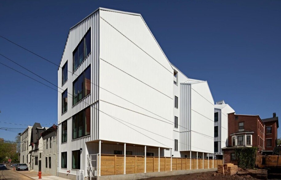Building Photo - 2011 Cambridge St