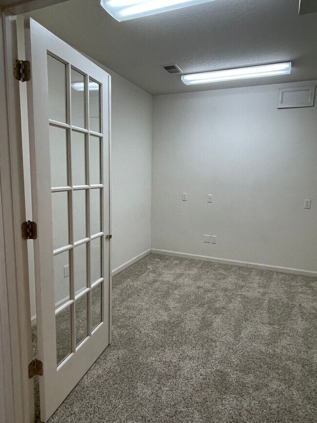 Building Photo - Beautiful Two-Story Home in Cul-de-sac