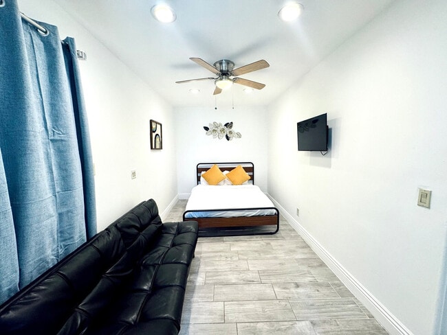 Building Photo - 10154 Campo Rd