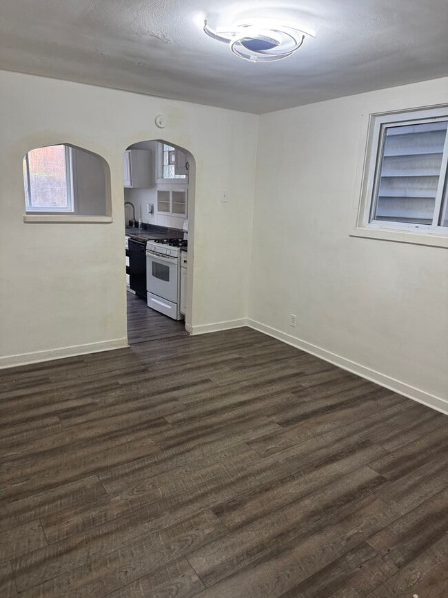 Building Photo - 322-324 3rd Street