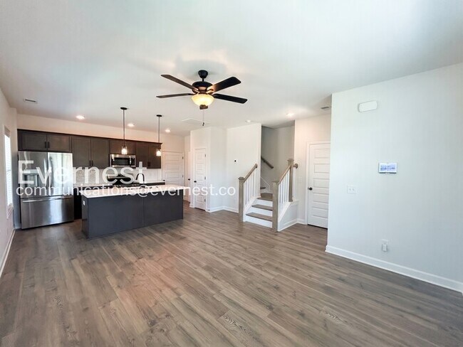 Building Photo - Modern Living Awaits in Antioch with Garage/ 3 beds & 2.5 baths / Available now!