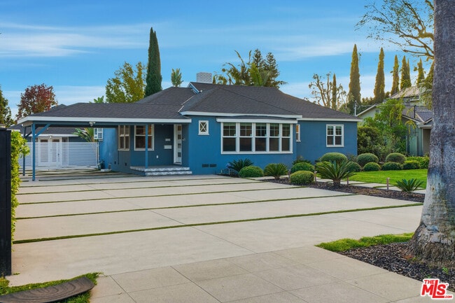 Building Photo - 15040 Hamlin St