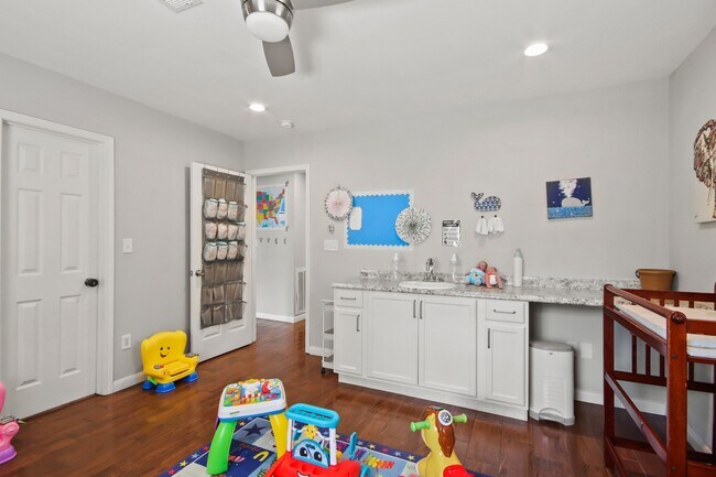 Building Photo - 5302 Treaschwig Rd