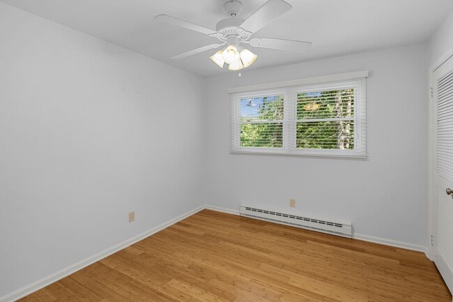 Building Photo - 2-4 Village Park Dr