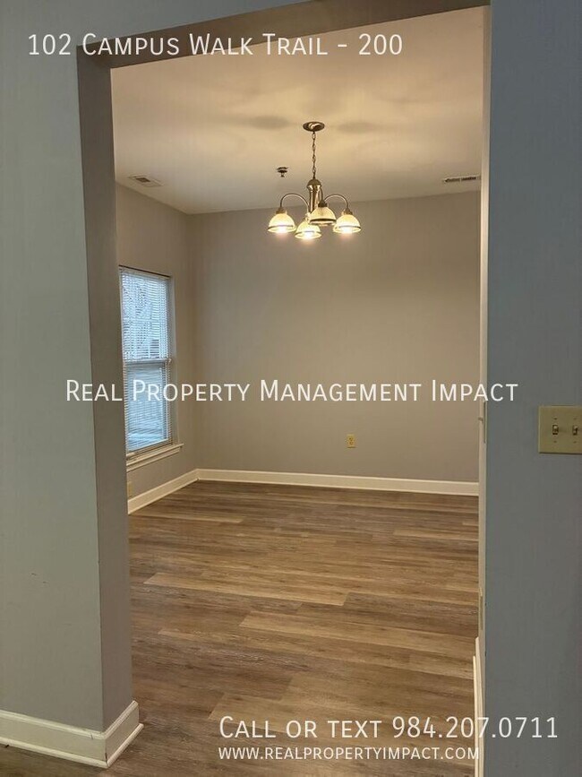 Building Photo - 102 Campus Walk Trl