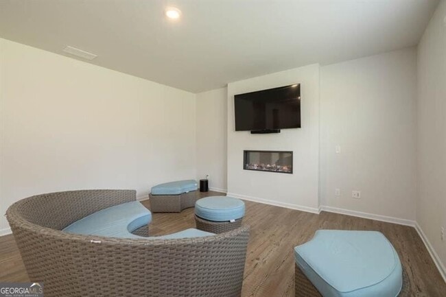 Building Photo - 165 Sweet Briar Wy