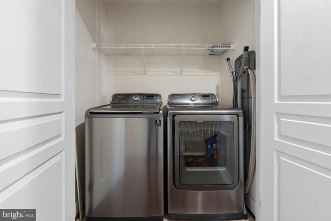 Building Photo - 16729 Shackleford Way