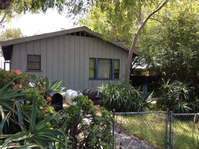 Primary Photo - 3347-49-3349 B St