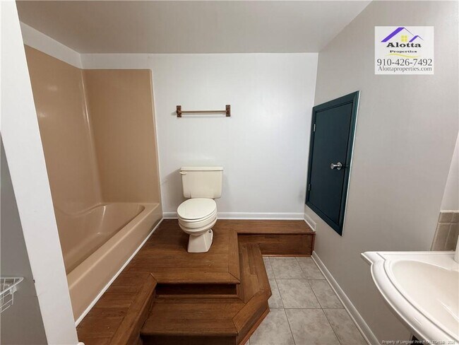 Building Photo - 5004 Cardinal Cir