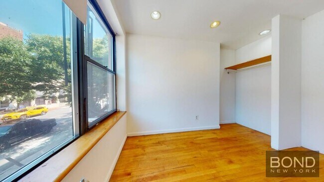 Primary Photo - 299 E 11th St