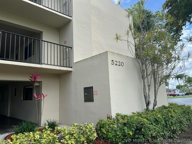 Building Photo - 5220 Las Verdes Cir
