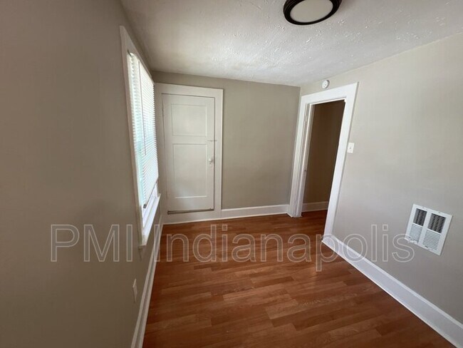 Building Photo - 310 N Riley Ave