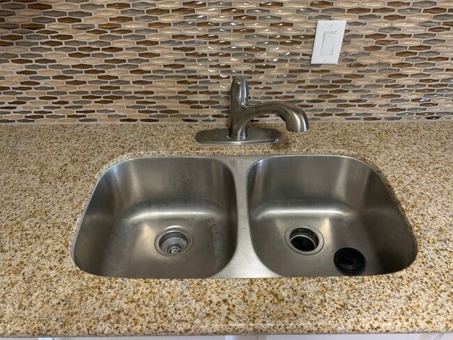 Building Photo - 4645 E Wood St