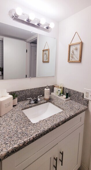 Building Photo - 4158 SW 66th Way