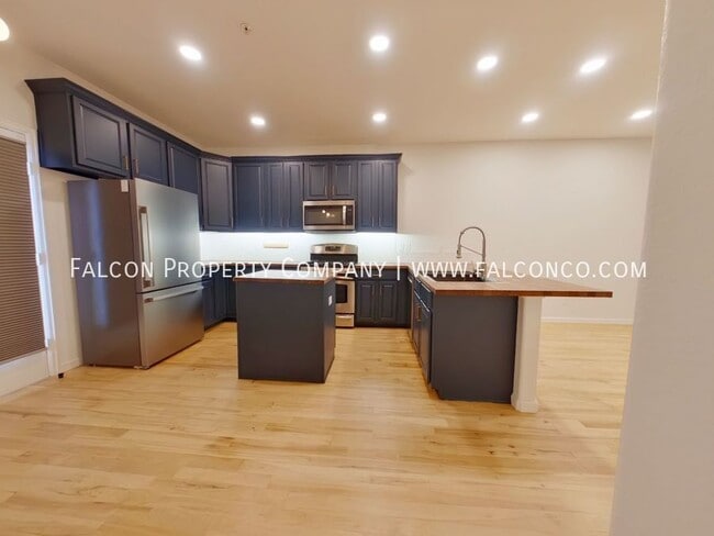 Building Photo - 834 Victoria Ridge Point