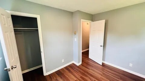 Building Photo - 2141 Robin Hood Ct