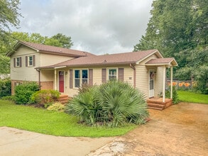 Building Photo - 404 McElhaney Rd