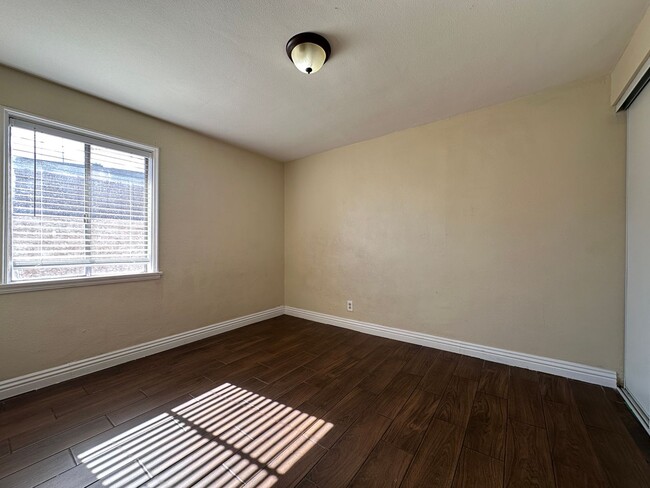 Building Photo - 2 BED 2 BATH WITH A HUGE BACKYARD IN THE H...