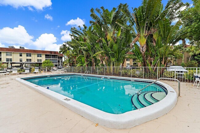Building Photo - 5570 Tamberlane Cir