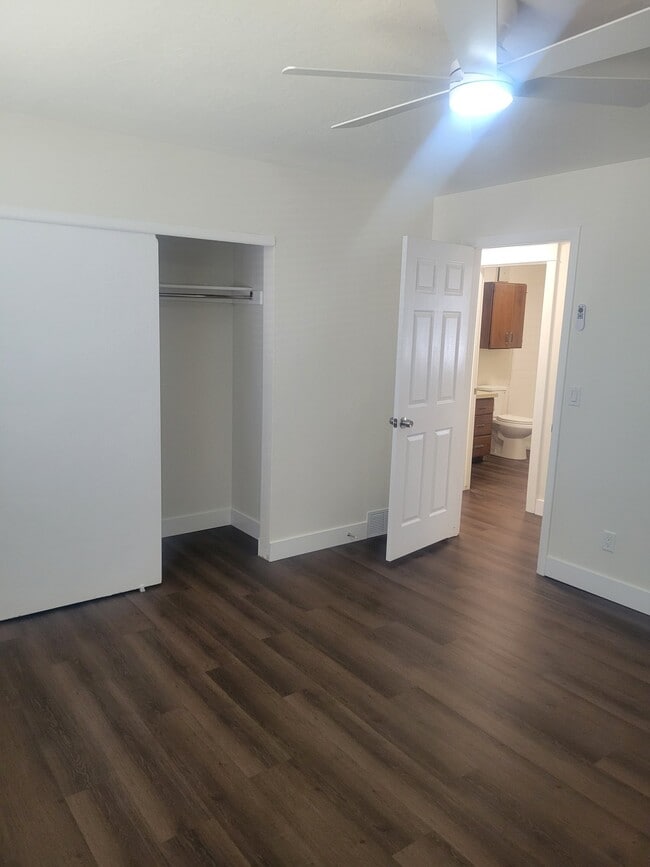 Building Photo - 165 W 910 S