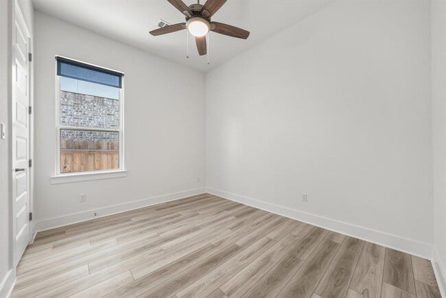 Building Photo - 1633 Martin Wls St
