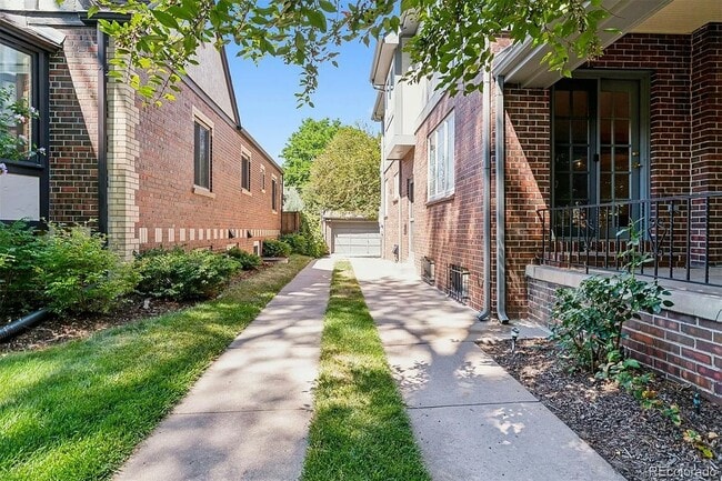 Building Photo - 1021 S Columbine St