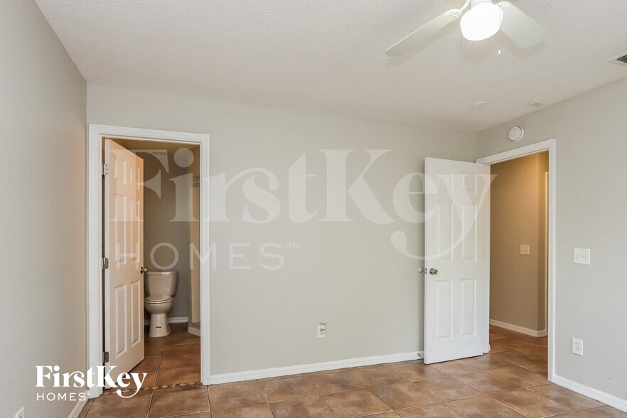 Building Photo - 1210 E Palifox St
