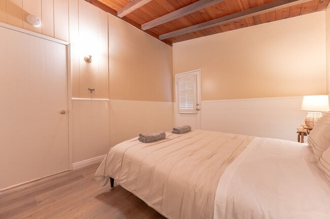Building Photo - Peaceful Cottage Home w/ 3B2B