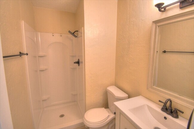 Building Photo - NE Heights 4 Bedroom !!!!