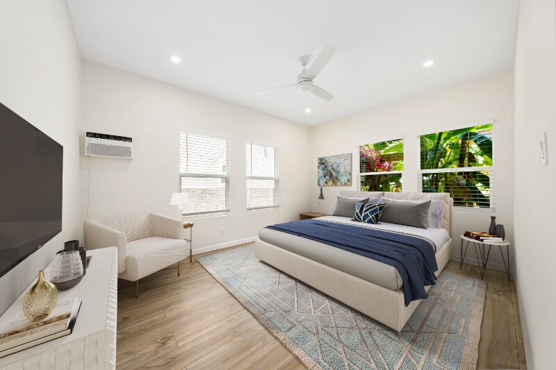 Primary Photo - 1202 N Gower St