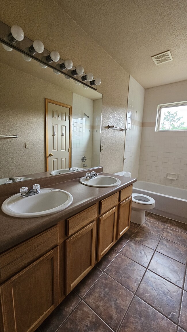Building Photo - 1604 Columbine Village Dr
