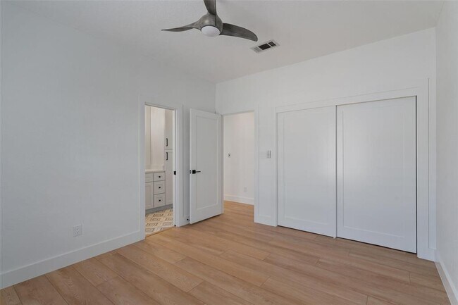Building Photo - 401 Roy Creek Ln