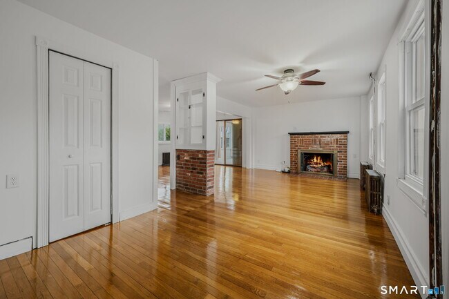 Building Photo - 24 N Main St