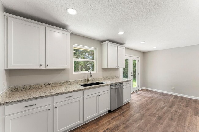 Building Photo - 7308 Meadowbrook Cir