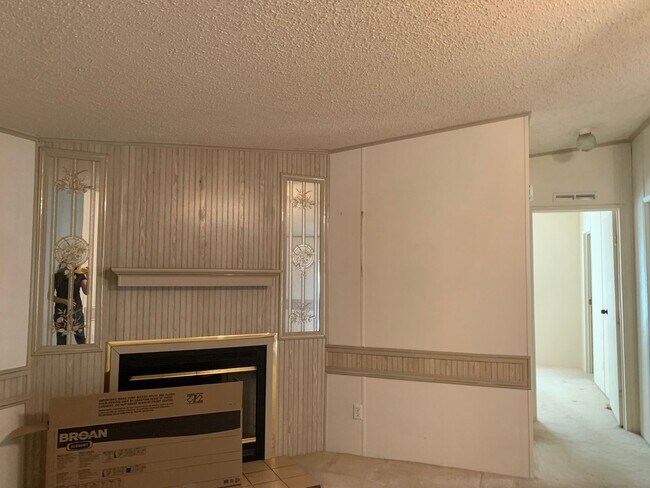 Building Photo - 4bath/2bath SFH in Bay Hills Community onl...