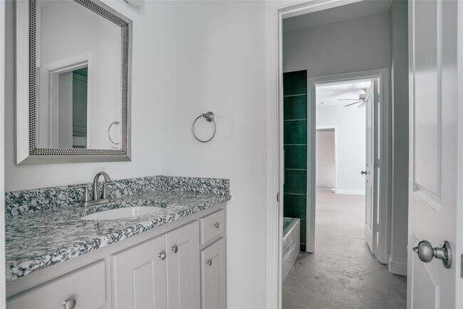 Building Photo - 2704 Gordon Ave