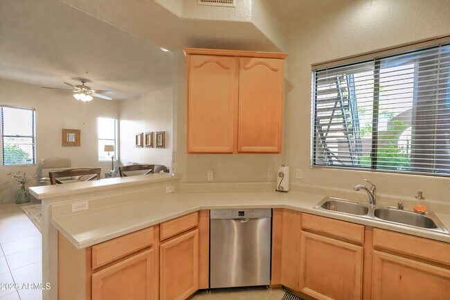 Building Photo - 7027 N Scottsdale Rd