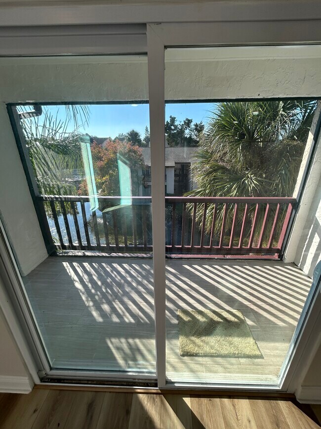 Building Photo - 3848 N Lake Dr