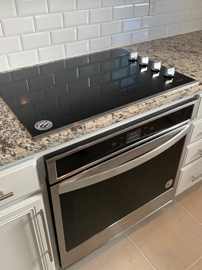 Building Photo - Gorgeous Energy Efficient 4/2 Home in Gated Community Close to Lake Nona