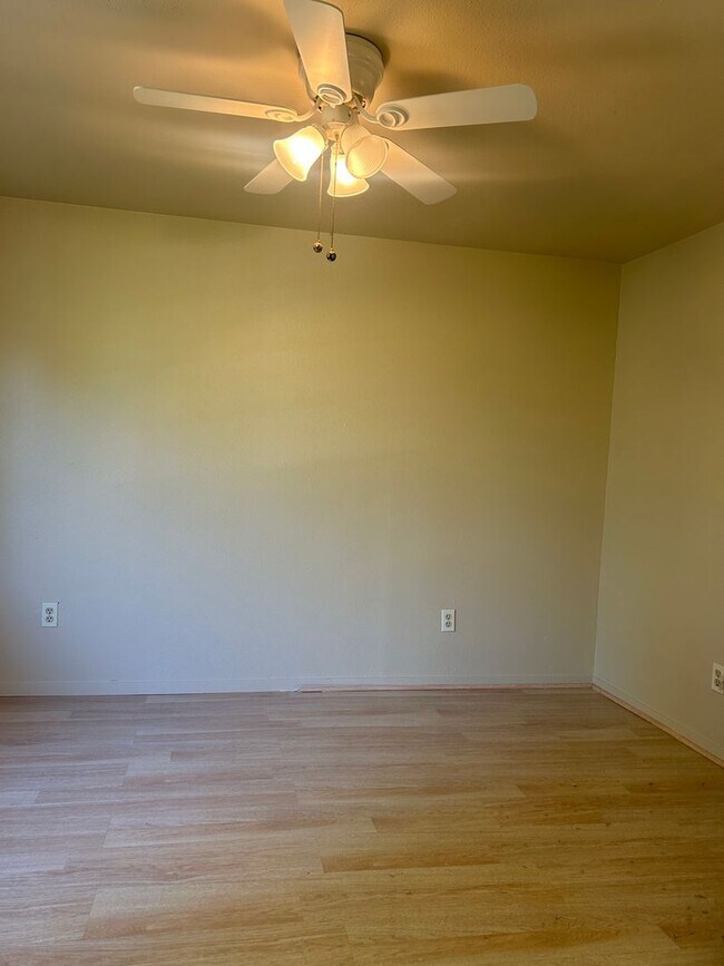 Building Photo - Camino 2/2 cottage $1625